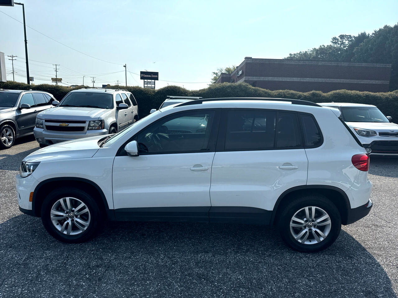 Used 2017 Volkswagen Tiguan S FWD image 6