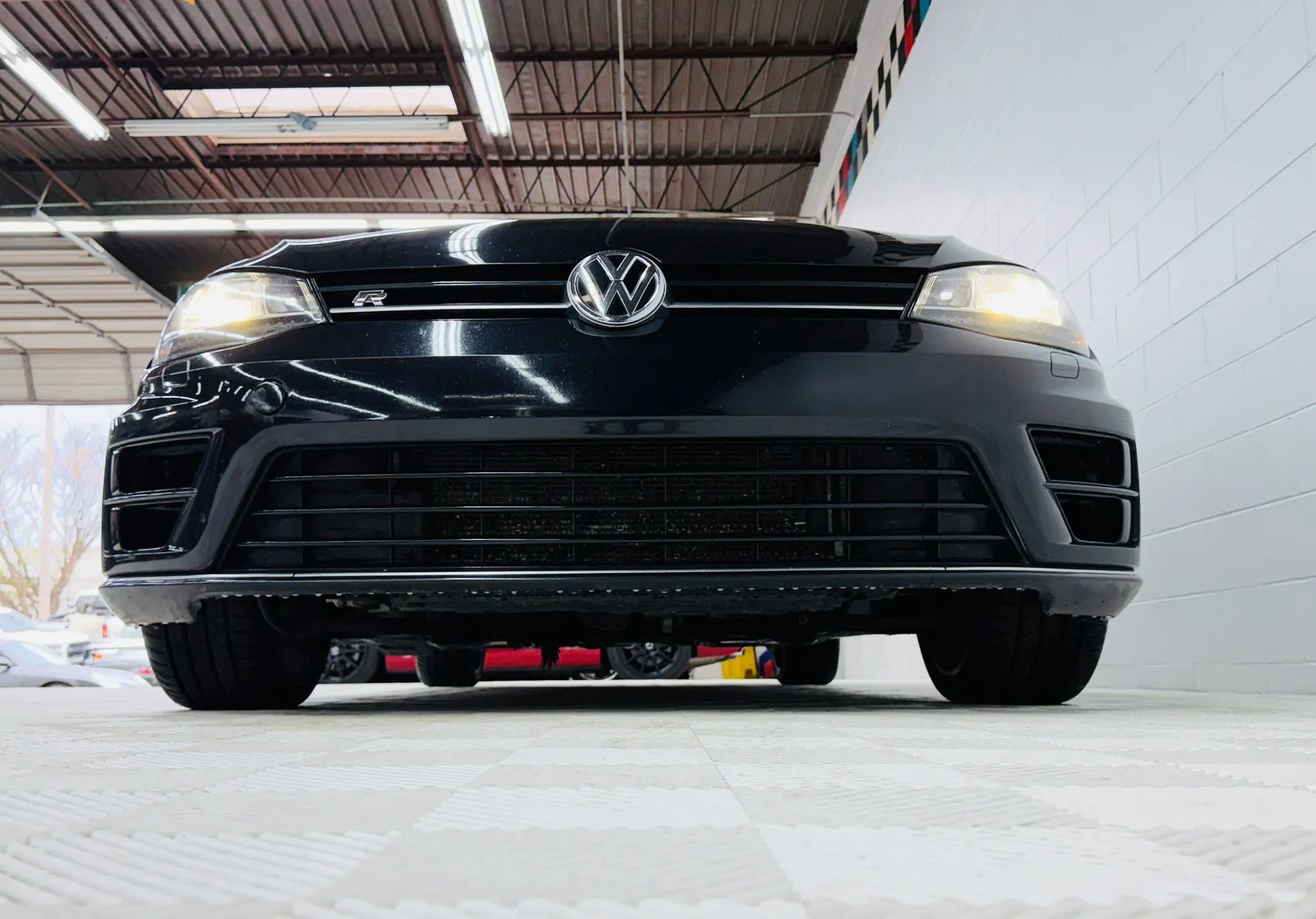 Used 2016 Volkswagen Golf R 4-Door image 22