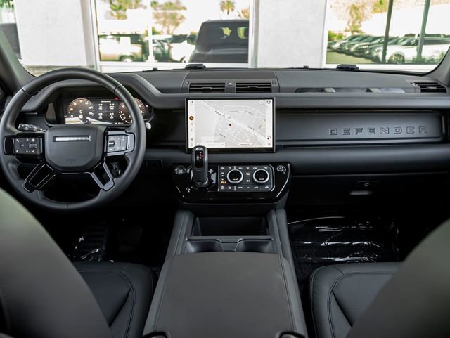 Used 2025 Land Rover Defender 90 X-Dynamic SE image 24