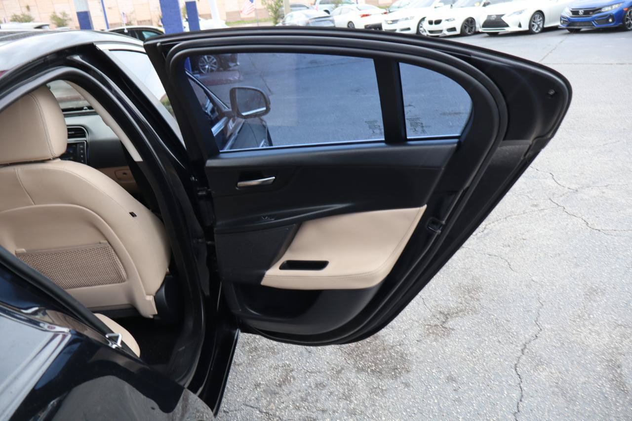 Used 2018 Jaguar XE Prestige RWD image 20
