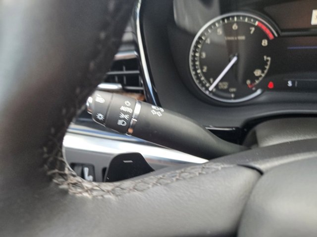 Used 2025 Cadillac XT6 Premium Luxury image 29