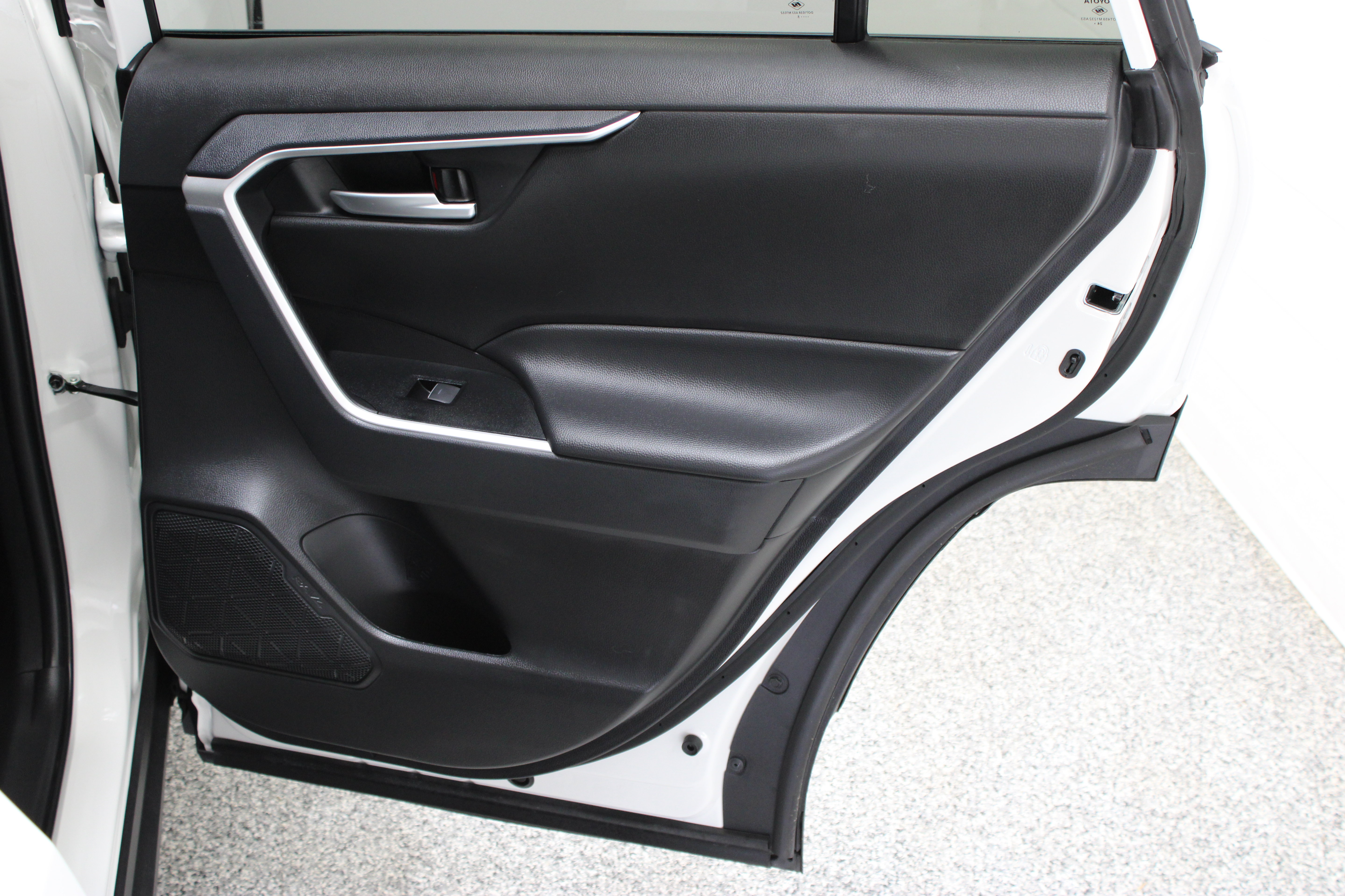 Used 2025 Toyota RAV4 XLE w/ Convenience Package FWD image 34