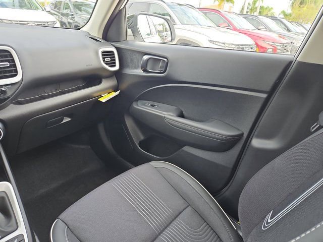 New 2025 Hyundai Venue Limited image 8