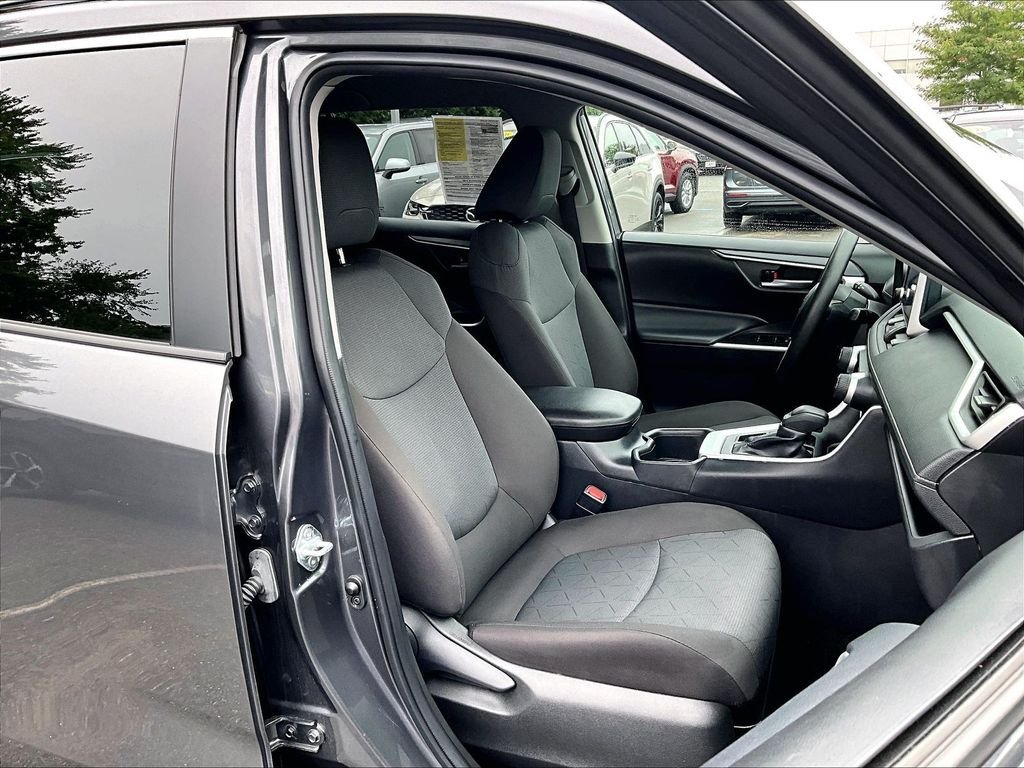 Used 2025 Toyota RAV4 XLE AWD/4WD image 11