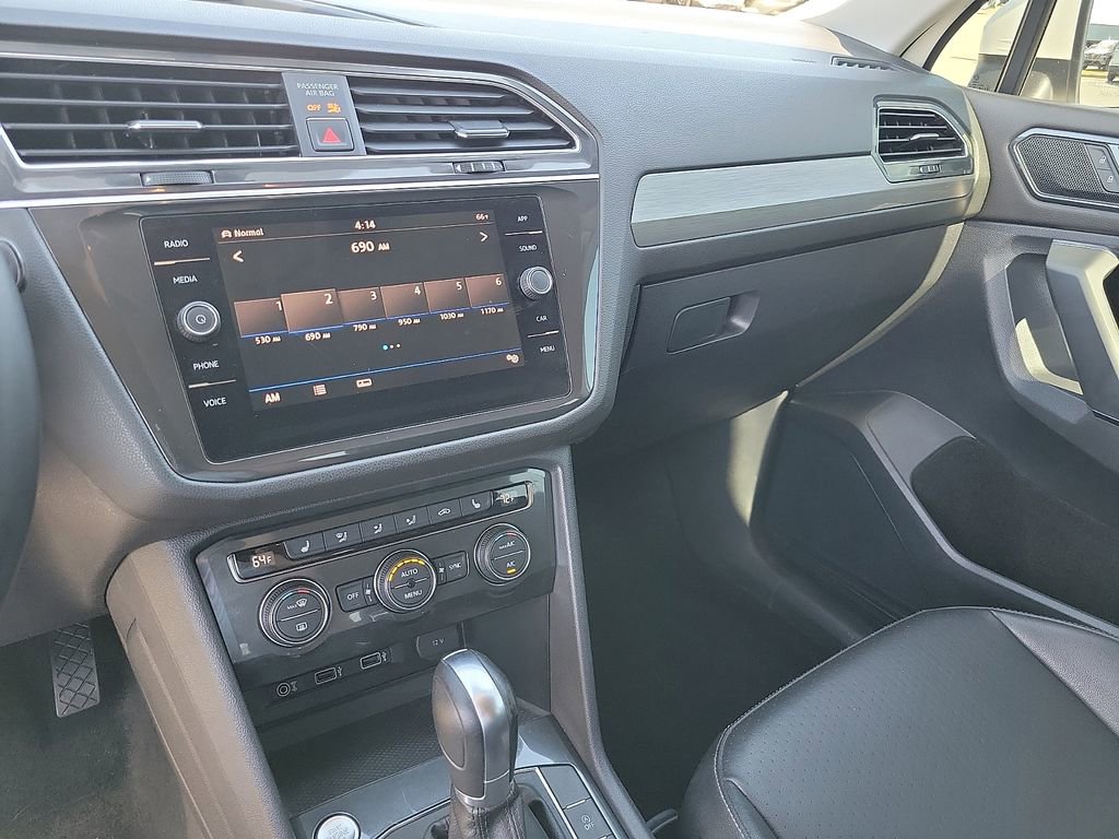 Used 2018 Volkswagen Tiguan SE AWD/4WD image 20