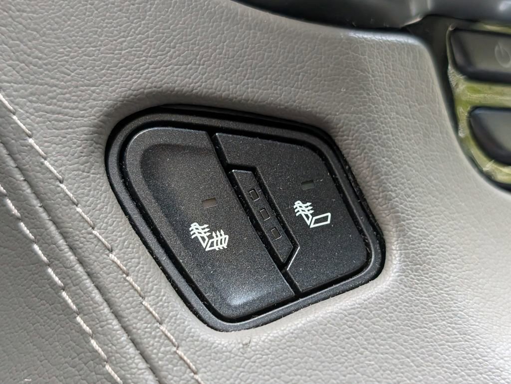 Used 2019 Chevrolet Tahoe LT w/ Luxury Package AWD/4WD image 27
