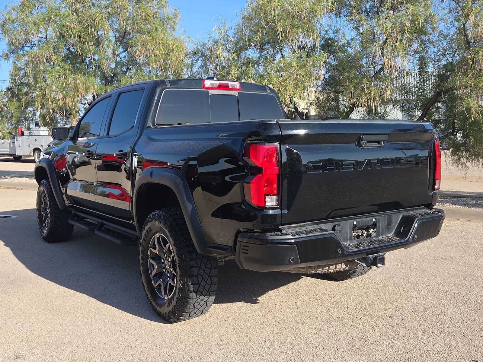 Used 2026 Chevrolet Colorado ZR2 w/ Technology Package AWD/4WD image 6