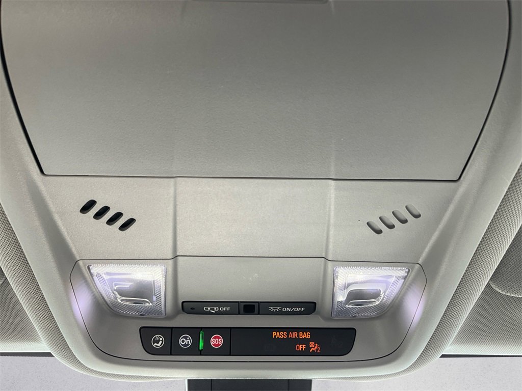 Used 2022 Chevrolet Equinox LT w/ Driver Convenience Package image 11