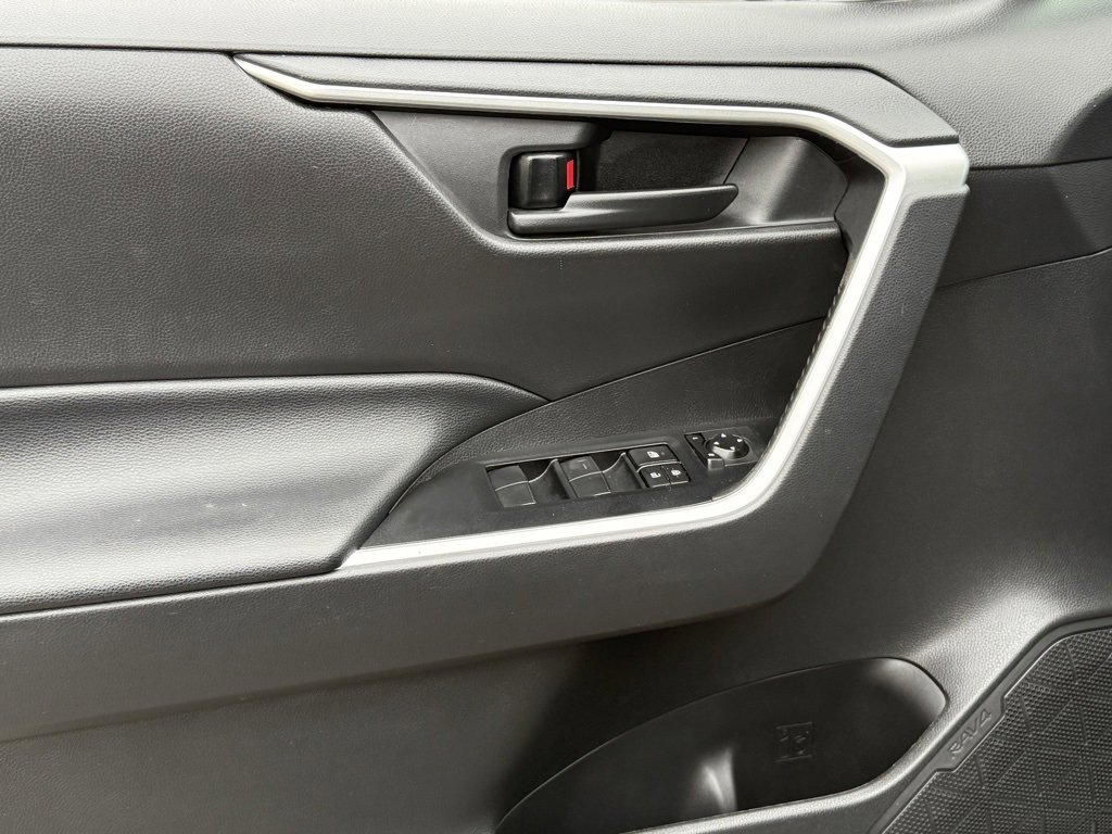 Used 2020 Toyota RAV4 LE w/ Carpet Mat Package image 16