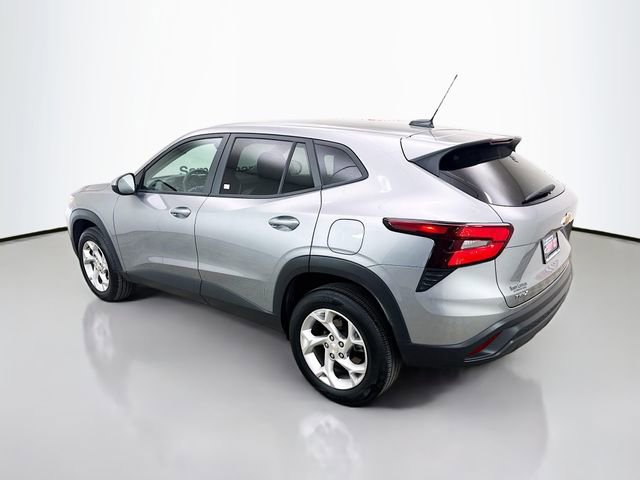 Used 2024 Chevrolet Trax LS w/ LS Convenience Package image 6