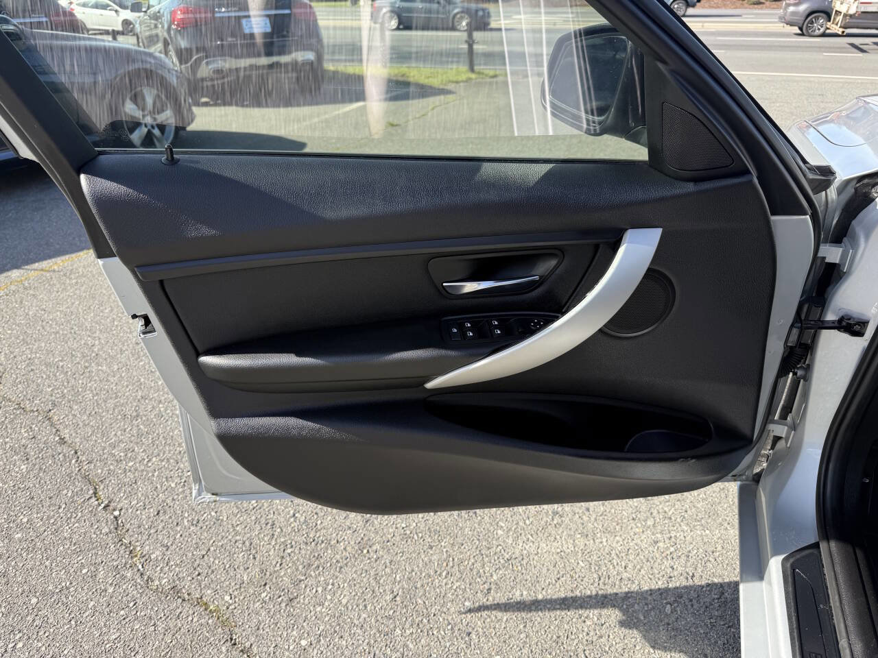 Used 2014 BMW 320i 320i 4dr Sedan image 22