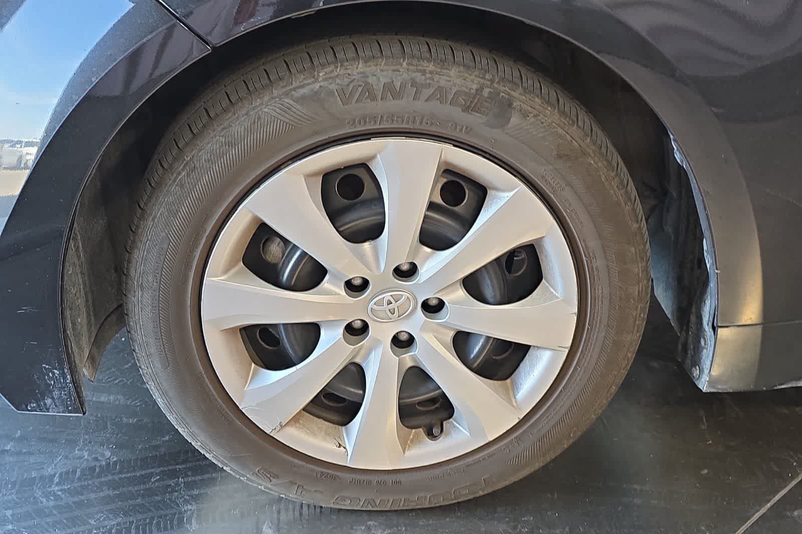 Used 2024 Toyota Corolla LE FWD image 12