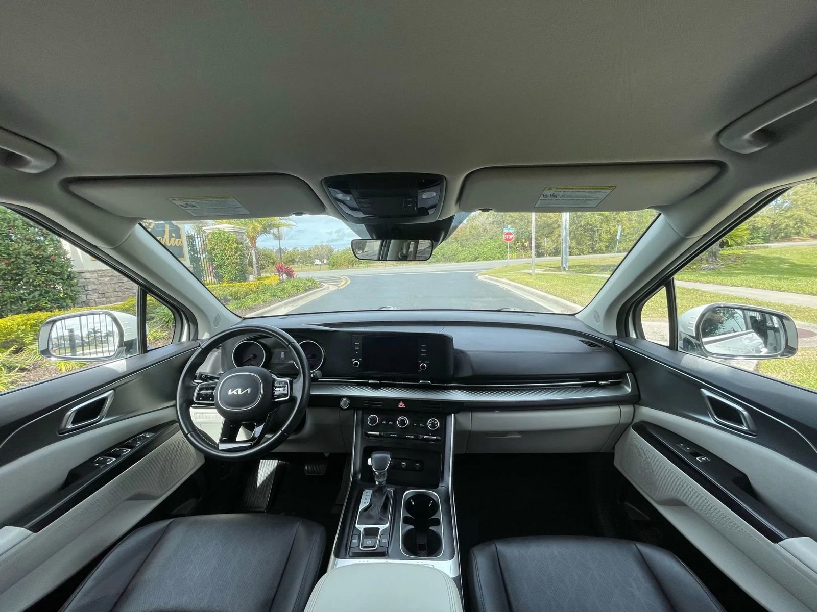 Used 2022 Kia Carnival LX image 9