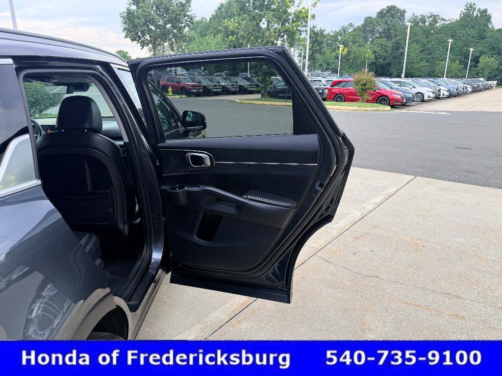 Used 2025 Kia Sorento EX w/ Panoramic Sunroof Package FWD image 17
