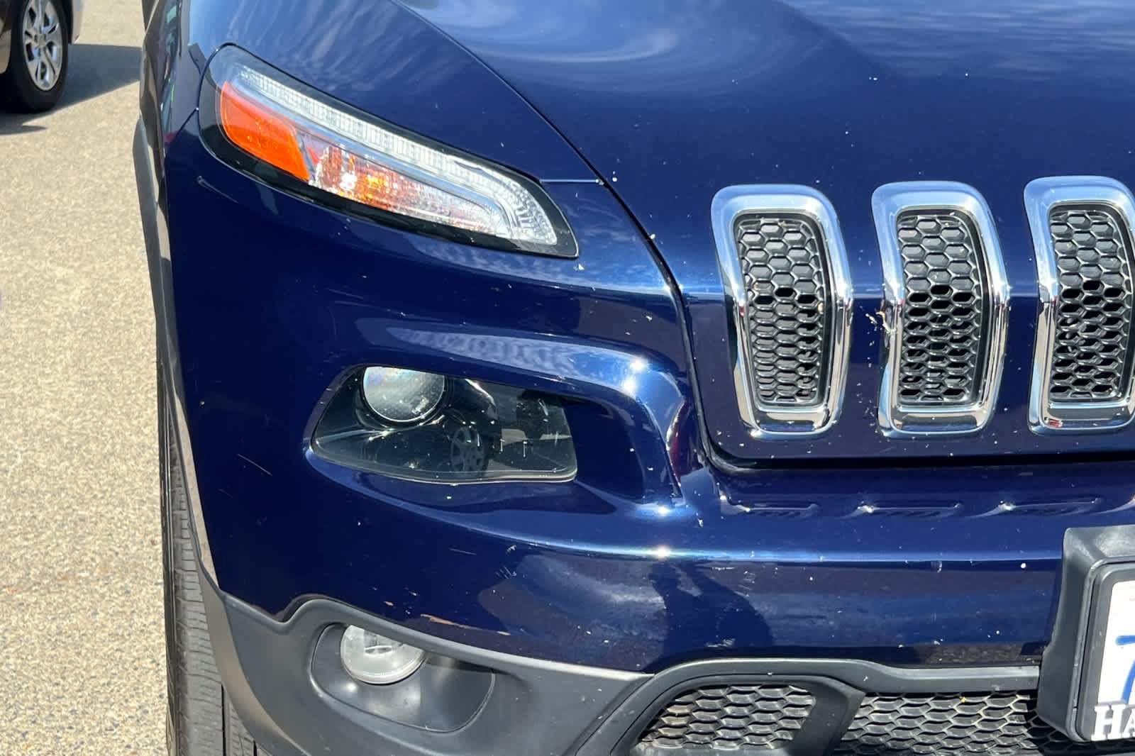 Used 2015 Jeep Cherokee Latitude w/ Comfort/Convenience Group AWD/4WD image 13