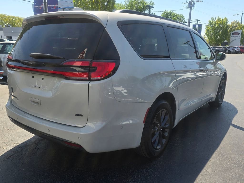 Used 2021 Chrysler Pacifica Touring-L w/ Premium & Safety Sphere Group AWD/4WD image 7