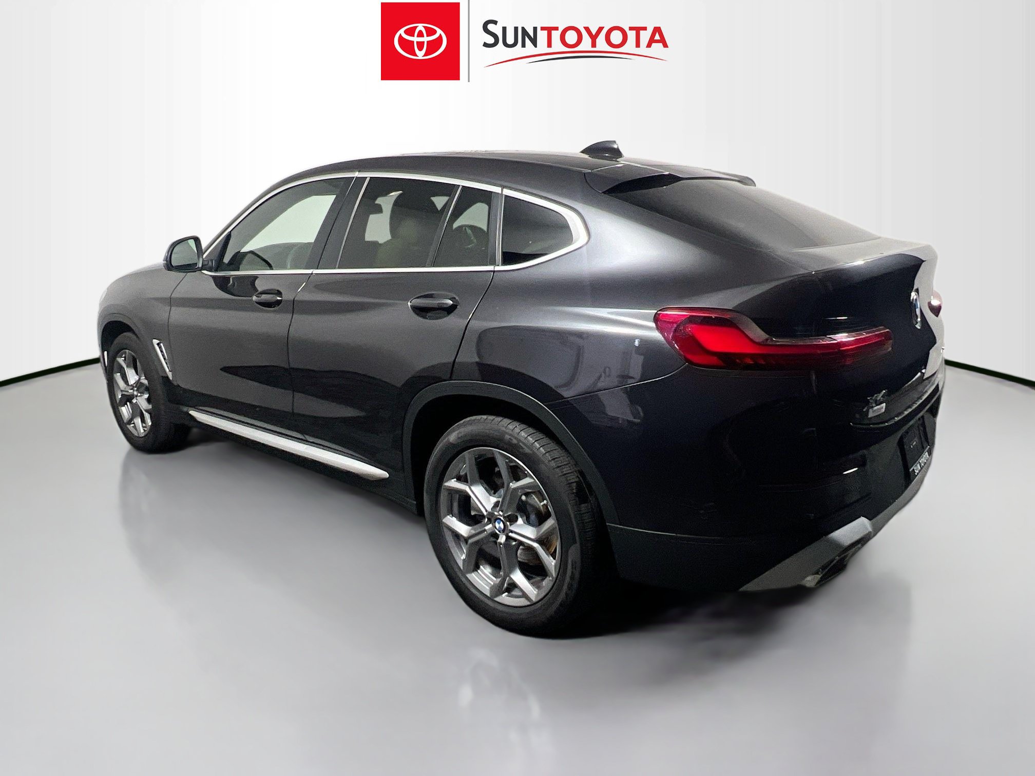 Used 2025 BMW X4 xDrive30i AWD/4WD image 6