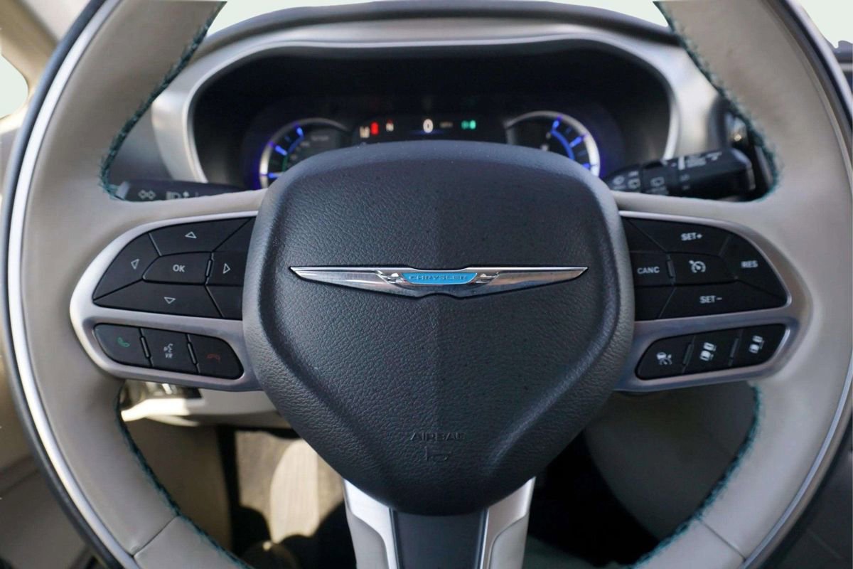 Used 2018 Chrysler Pacifica Limited w/ Advanced Safetytec Group image 30