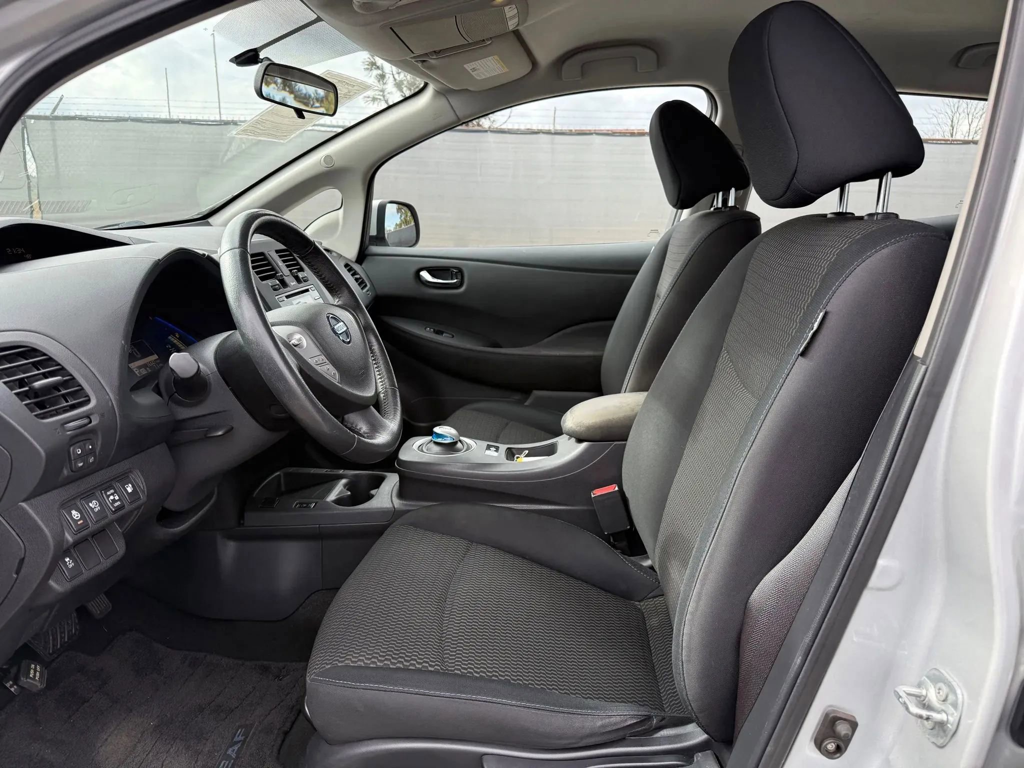 Used 2014 Nissan Leaf S image 2