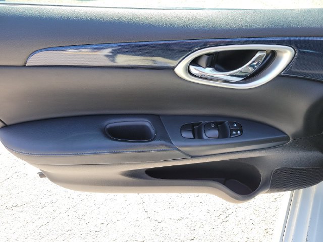 Used 2016 Nissan Sentra SR w/ SR Premium Package FWD image 18
