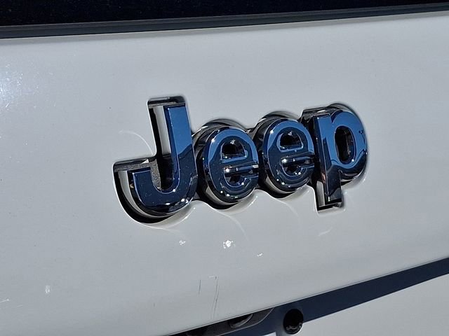 Used 2019 Jeep Cherokee Latitude Plus w/ Cold Weather Group AWD/4WD image 29