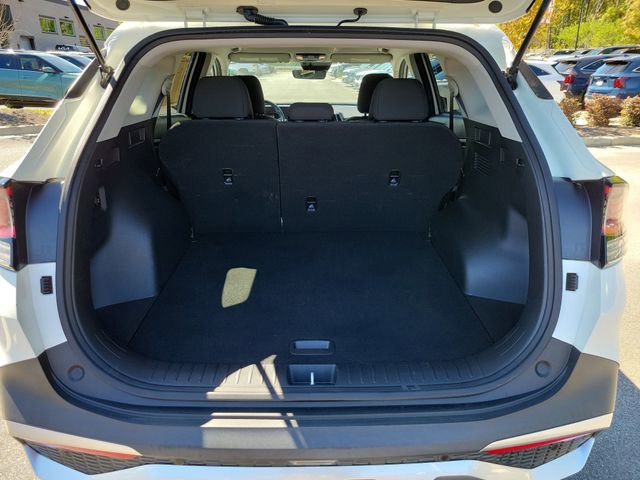 Used 2023 Kia Sportage LX image 9