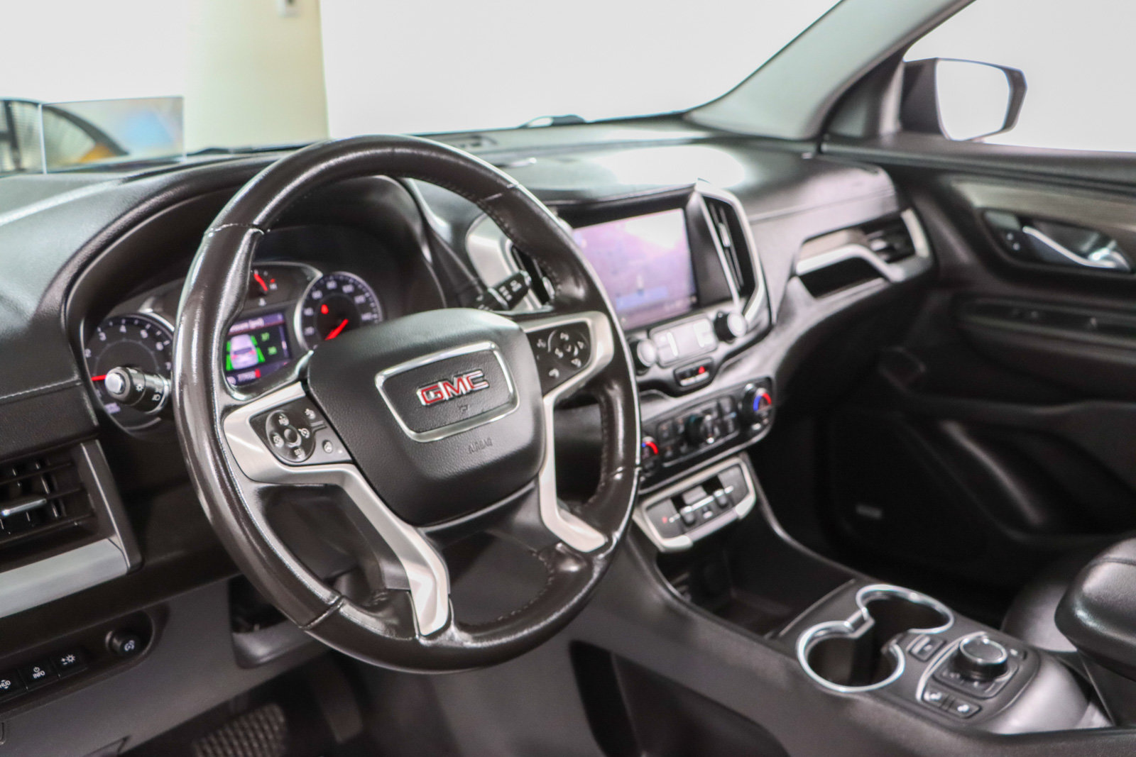 Used 2022 GMC Terrain SLT w/ Infotainment Package II AWD/4WD image 24