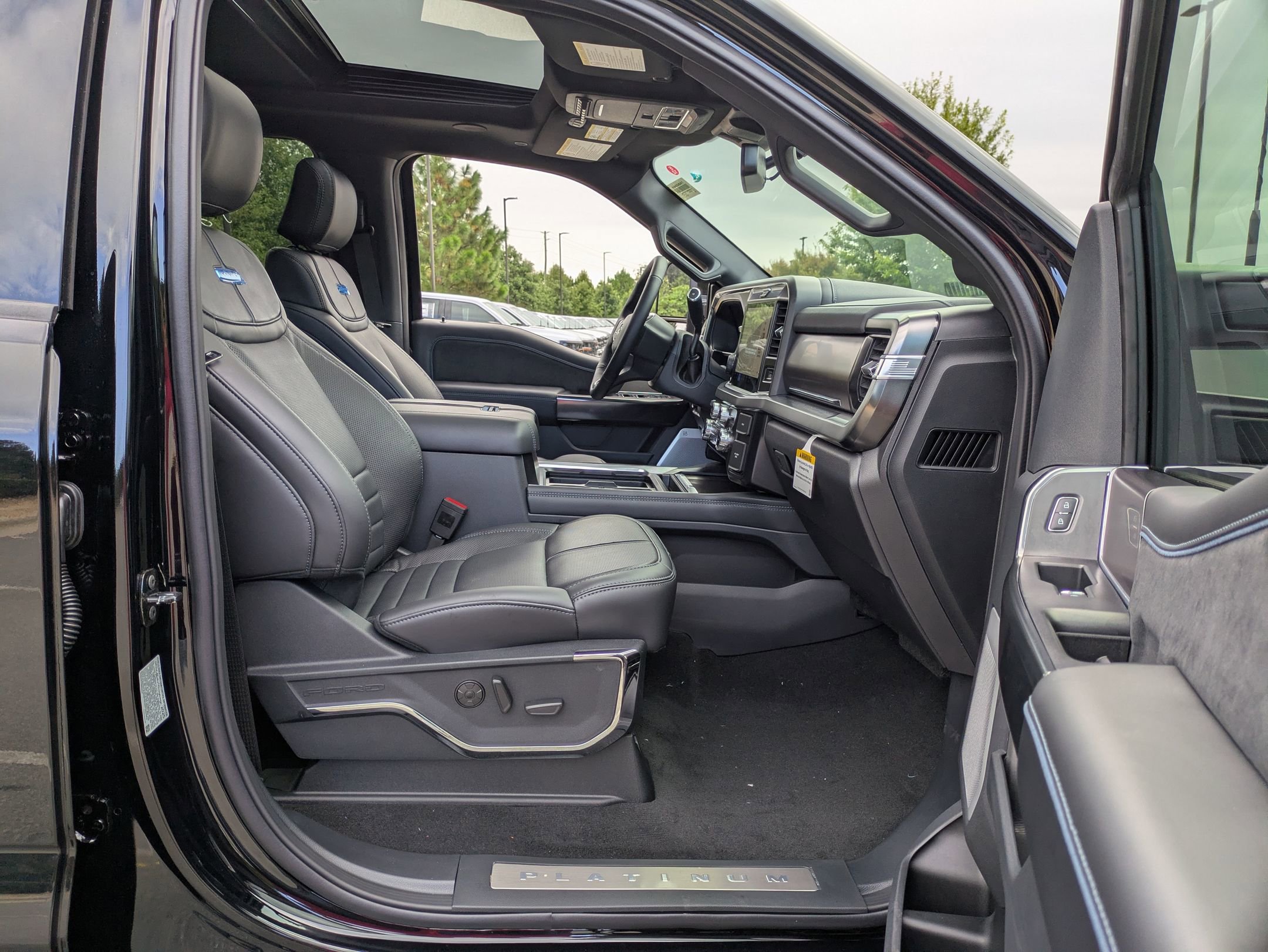 New 2026 Ford F250 Platinum w/ Tremor Off-Road Package image 43