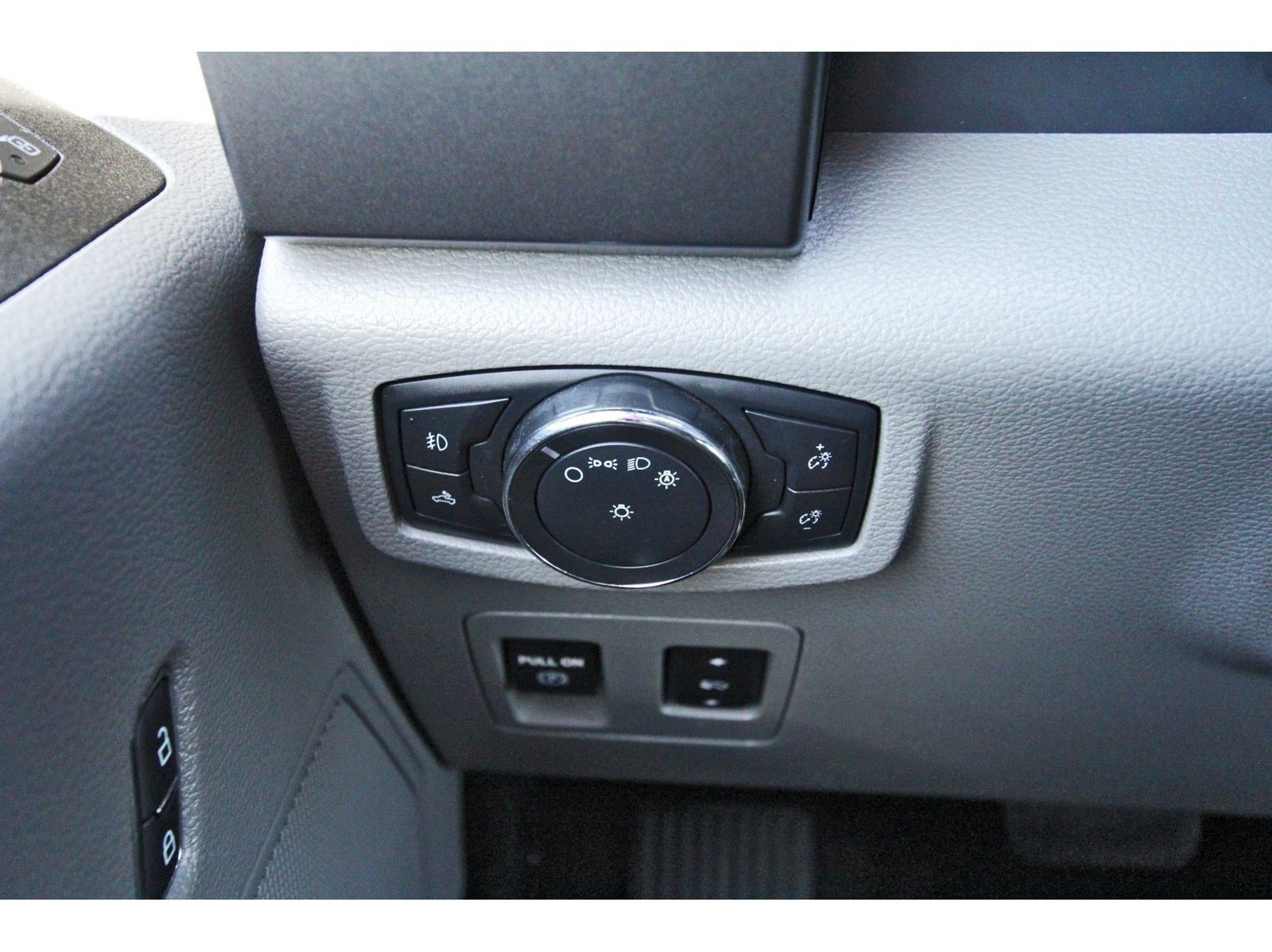 Used 2019 Ford F150 XLT w/ Equipment Group 302A Luxury AWD/4WD image 18