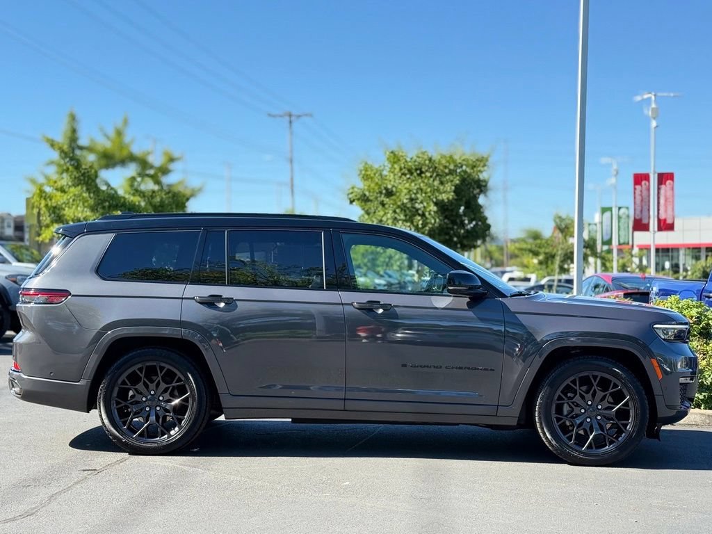 Used 2025 Jeep Grand Cherokee L Summit w/ Obsidian Package AWD/4WD image 6