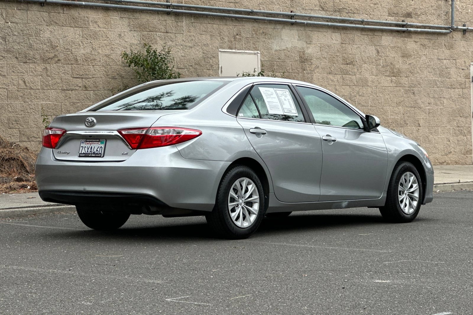 Used 2016 Toyota Camry LE FWD image 3