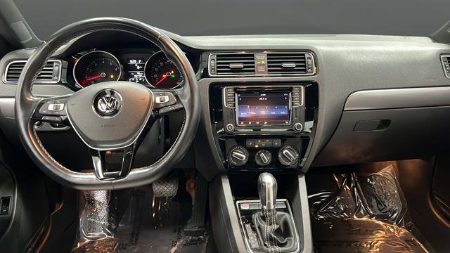 Used 2016 Volkswagen Jetta Sport image 11