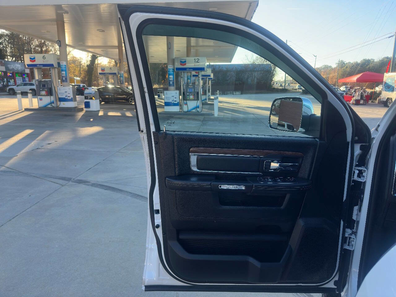 Used 2015 RAM 1500 Laramie image 20