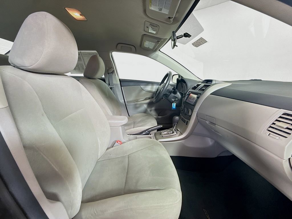 Used 2013 Toyota Corolla LE image 25