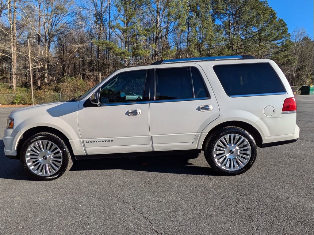 Used 2017 Lincoln Navigator Reserve image 10