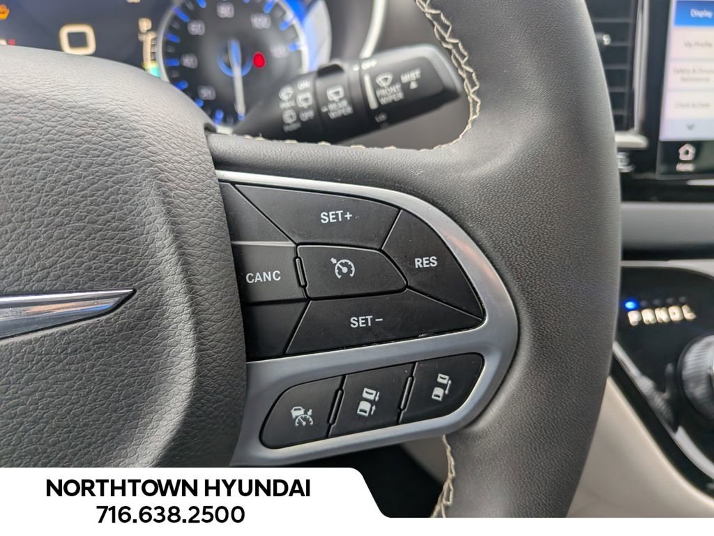 Used 2024 Chrysler Pacifica Touring-L image 26