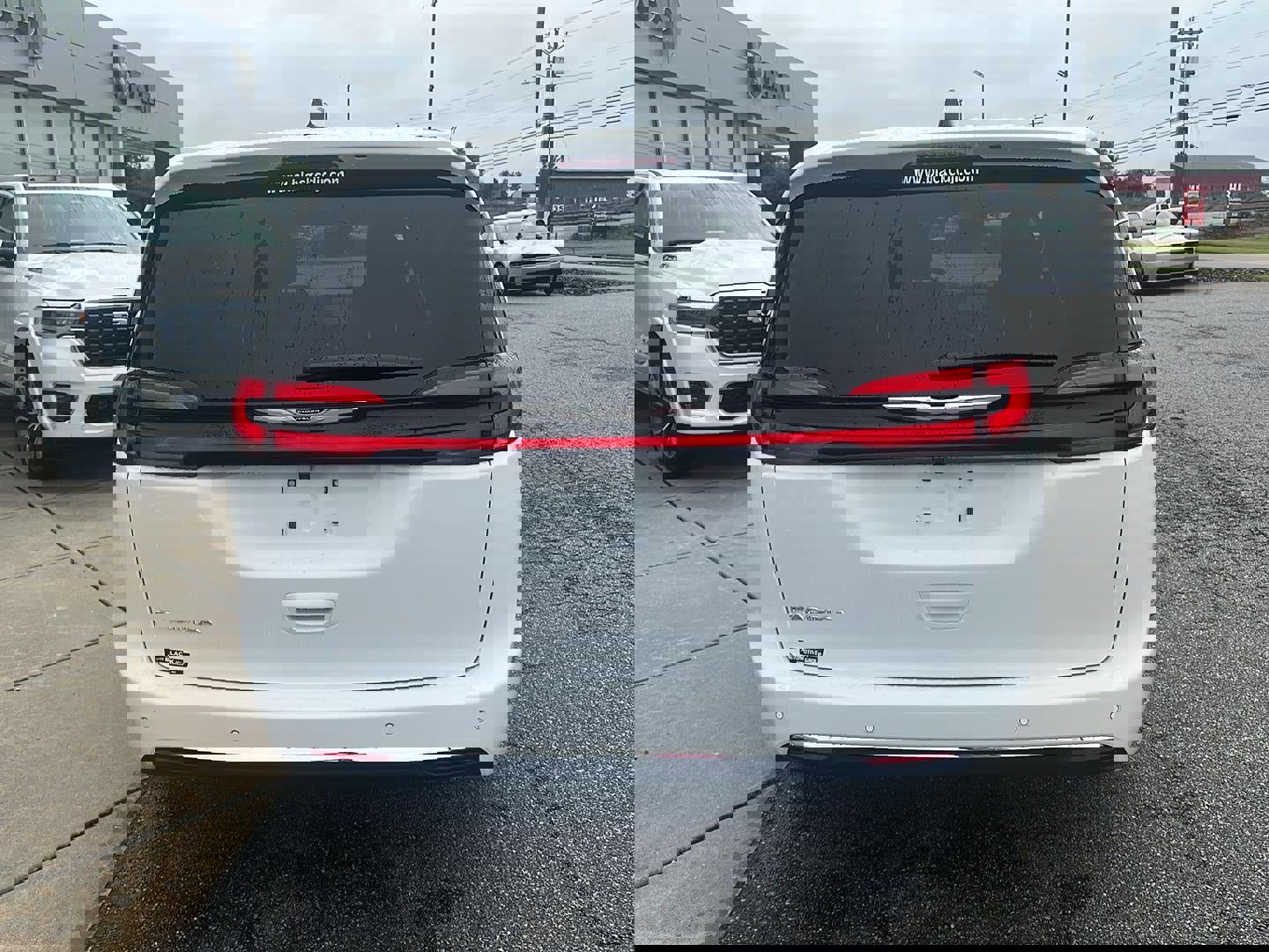 New 2026 Chrysler Pacifica Select image 8