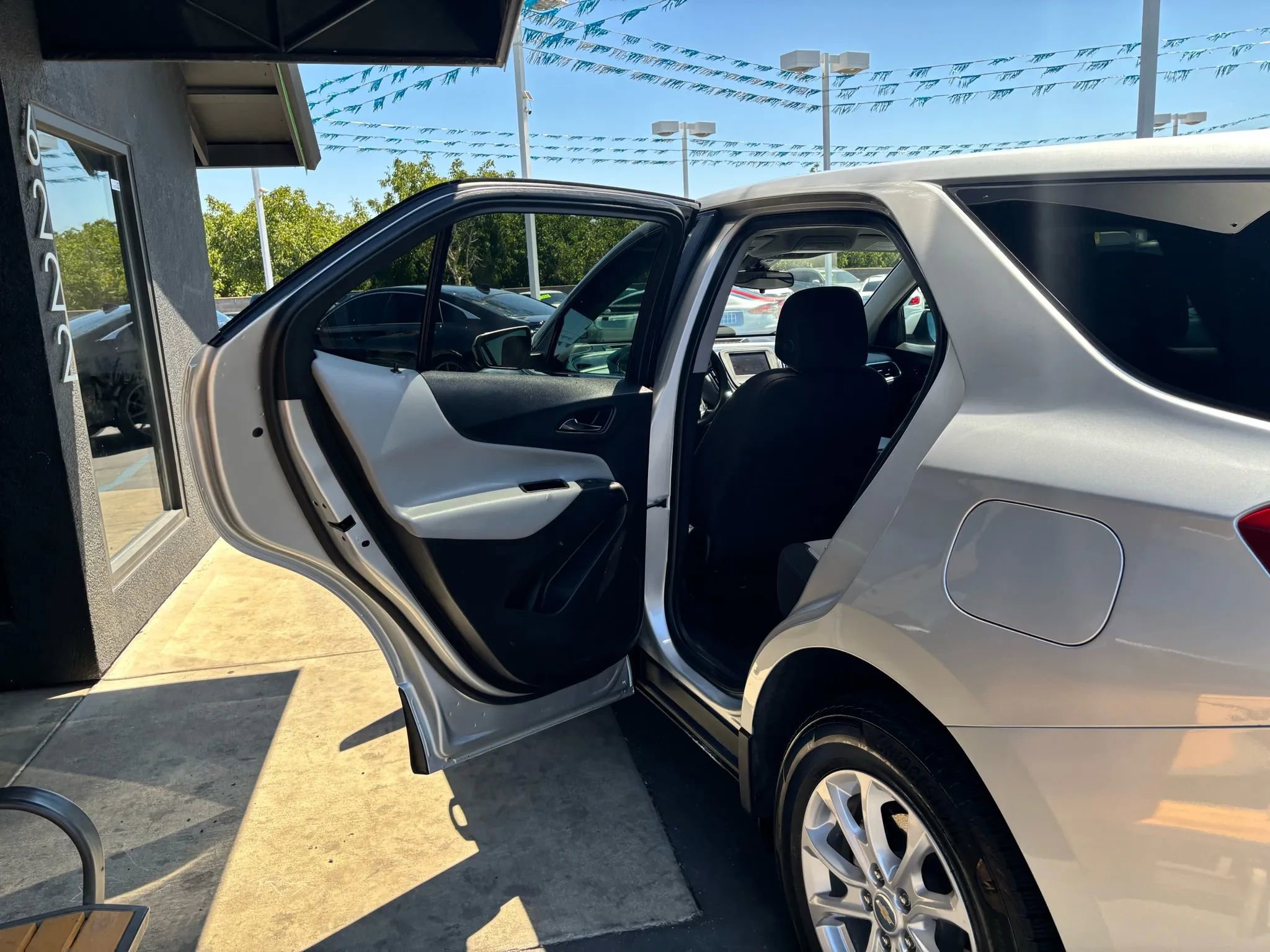 Used 2021 Chevrolet Equinox LT w/ LPO, Cargo Package image 10