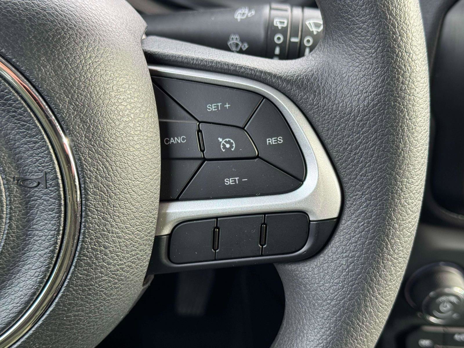 Used 2023 Jeep Renegade Latitude image 18