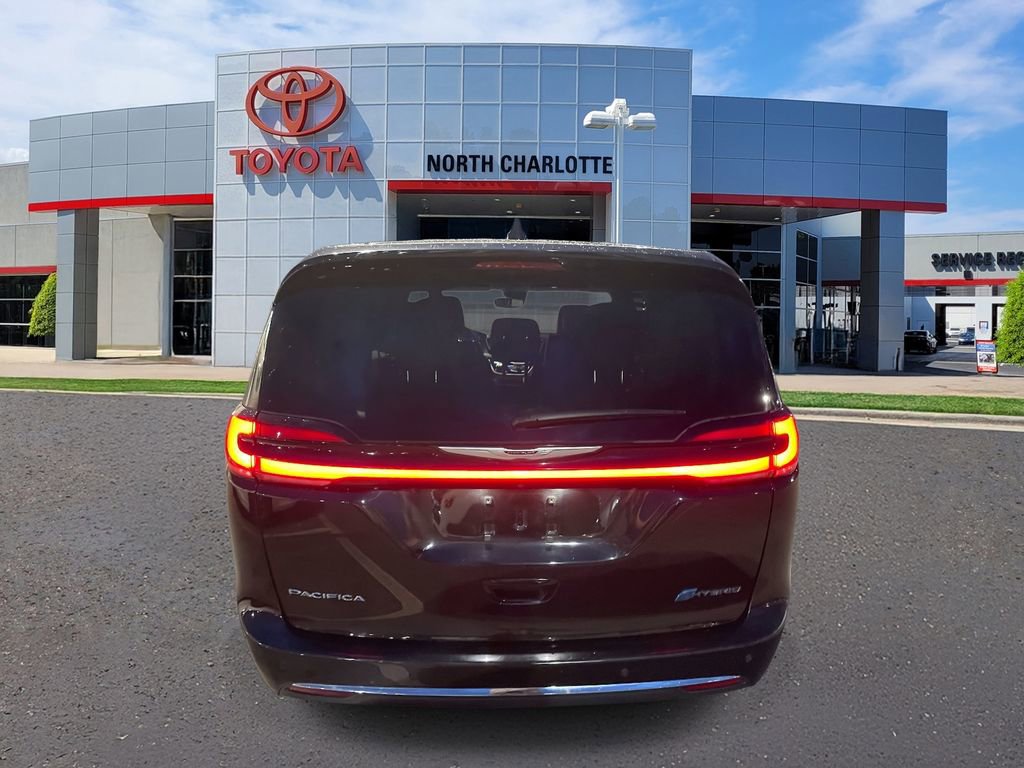 Used 2023 Chrysler Pacifica Touring-L image 8