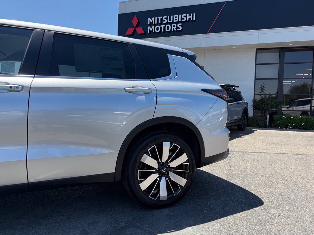 New 2026 Mitsubishi Outlander SE AWD/4WD image 6