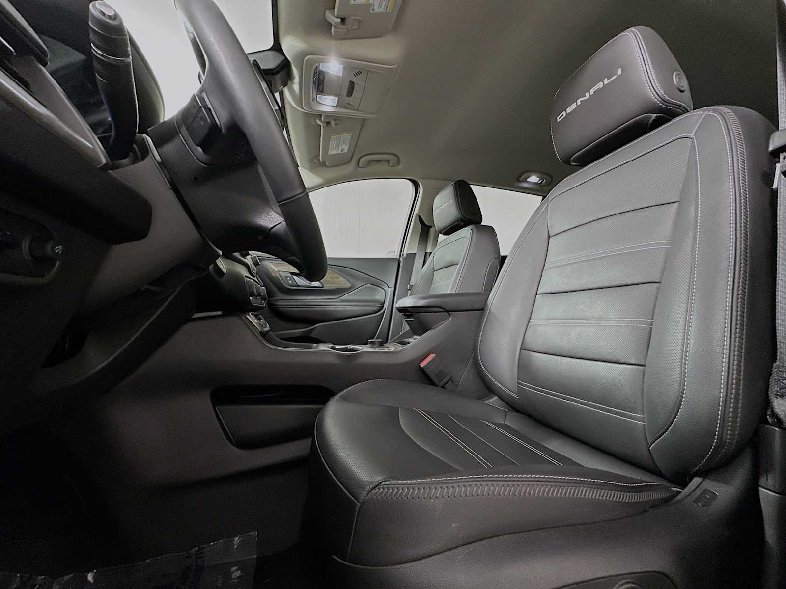 Used 2024 GMC Terrain Denali w/ Denali Premium Package AWD/4WD image 19