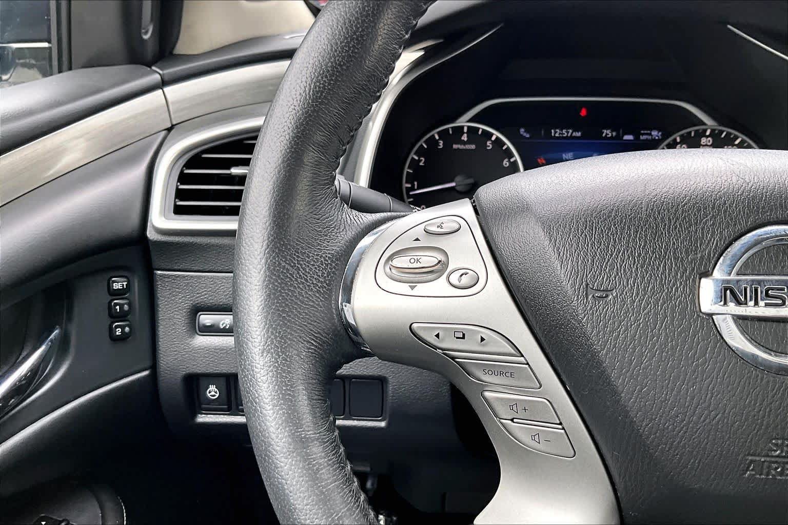 Used 2018 Nissan Murano SL w/ Midnight Edition Package FWD image 23