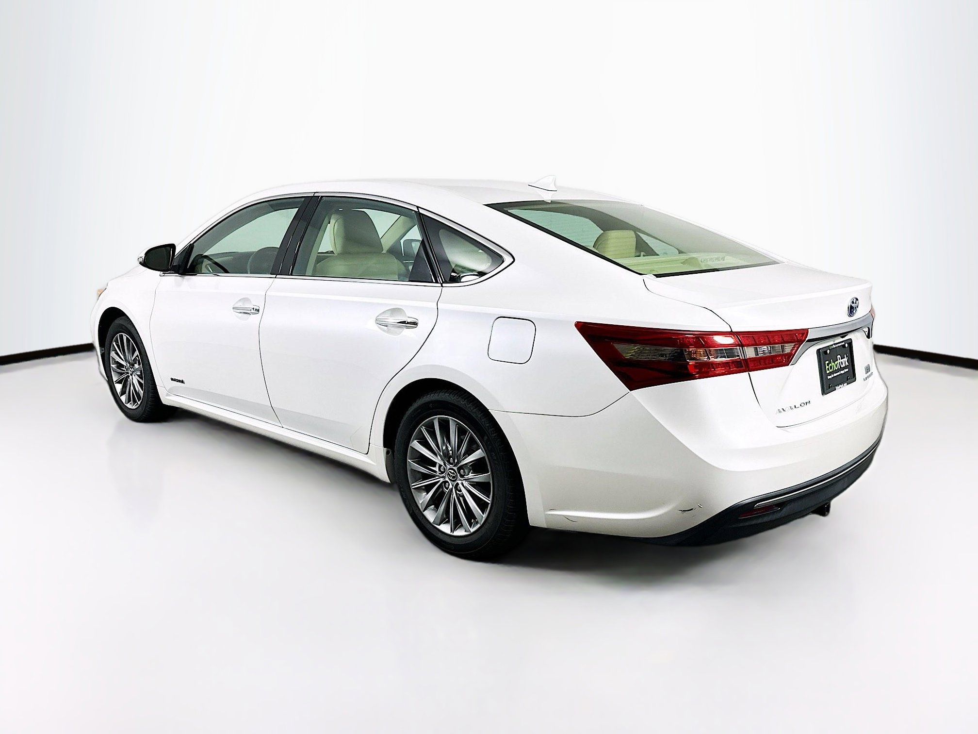Used 2016 Toyota Avalon Limited w/ Toyota Safety Sense Package FWD image 5