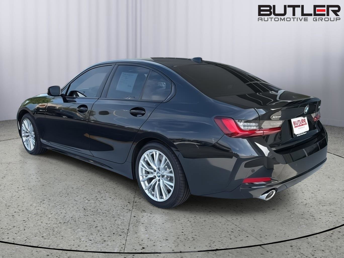 Certified 2023 BMW 330i xDrive Sedan w/ Premium Package AWD/4WD image 4