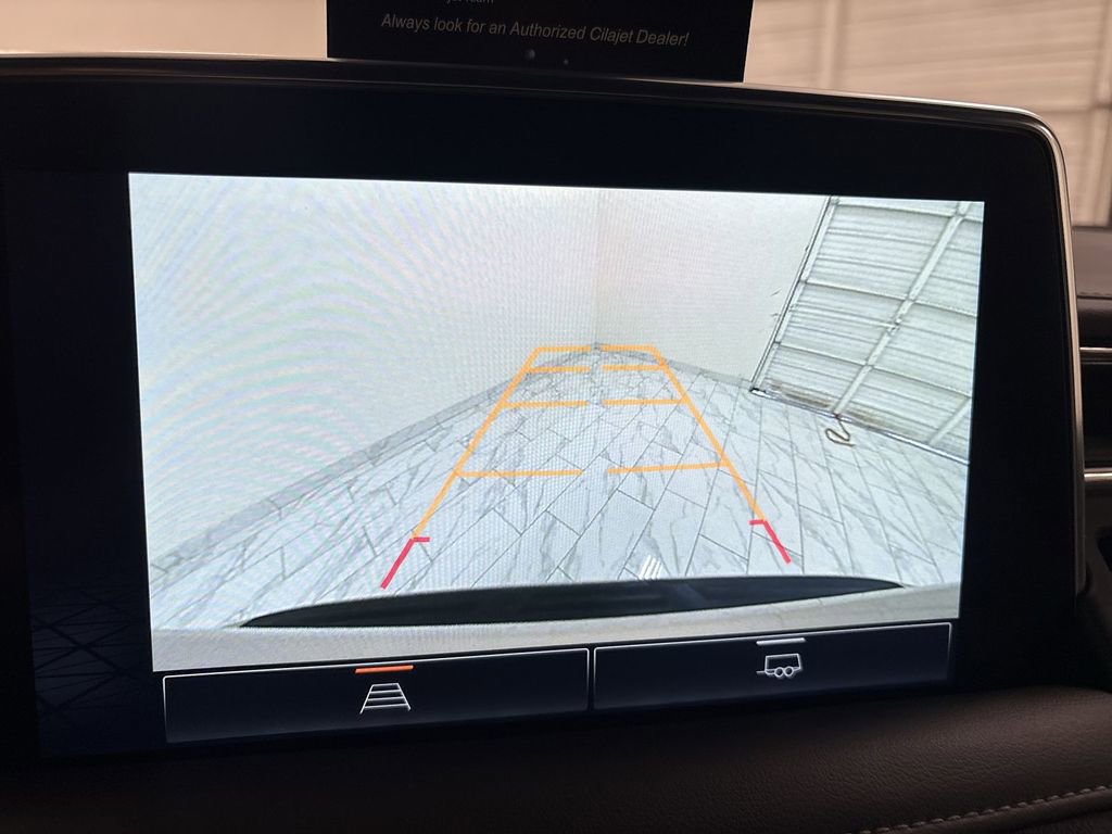 Used 2023 GMC Yukon XL SLE w/ Gmc Pro Safety Plus Package RWD image 15