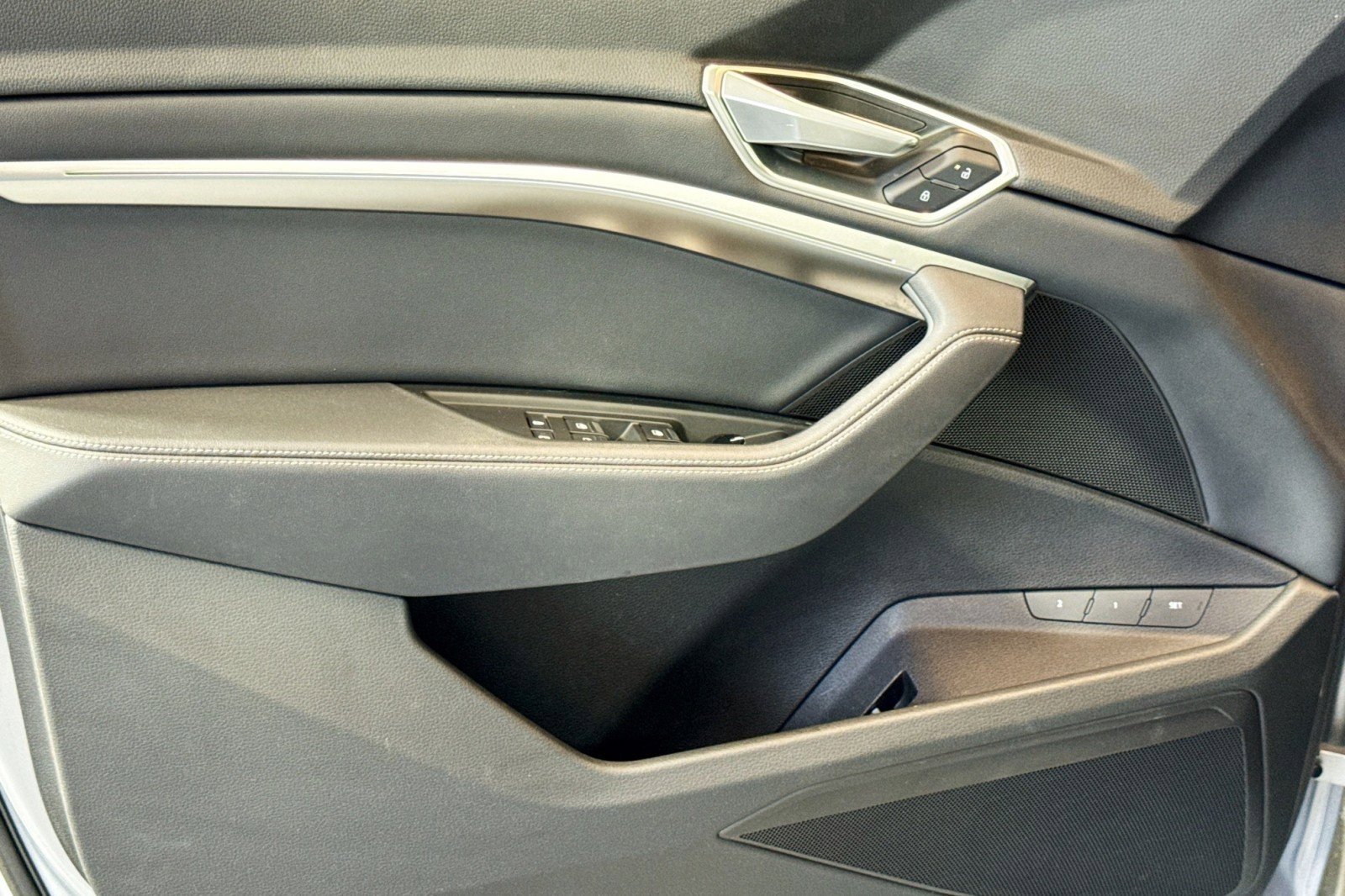 Used 2022 Audi e-tron Premium image 16