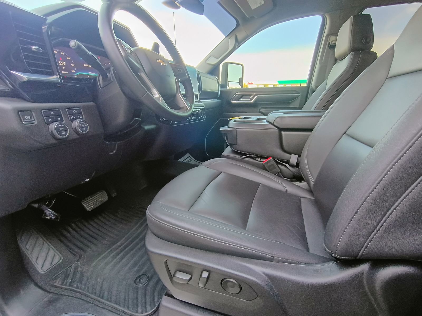 Used 2024 Chevrolet Silverado 3500 LT w/ Convenience Package image 12