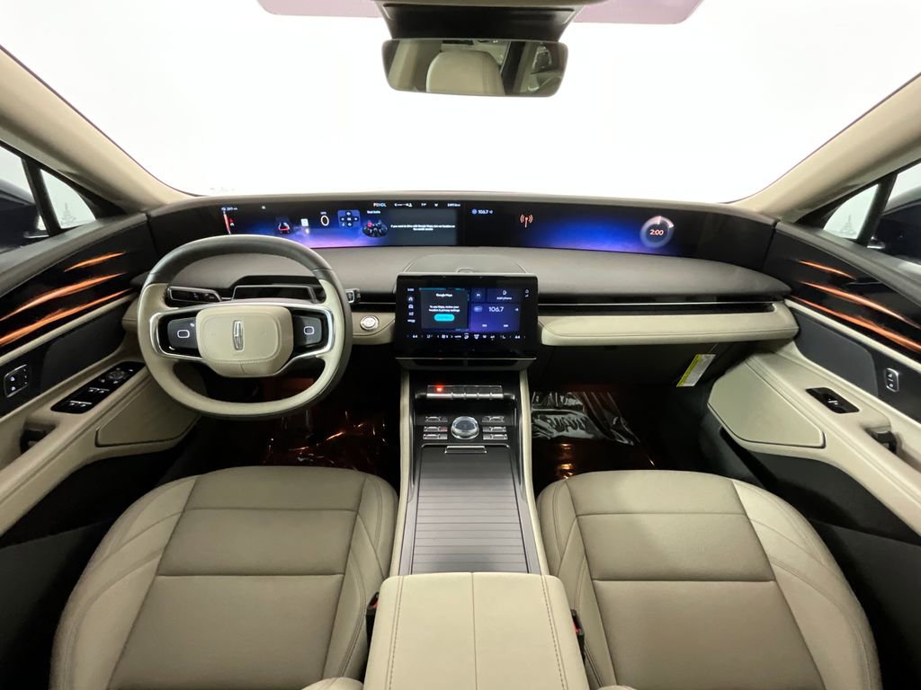 Used 2025 Lincoln Nautilus Premier image 10