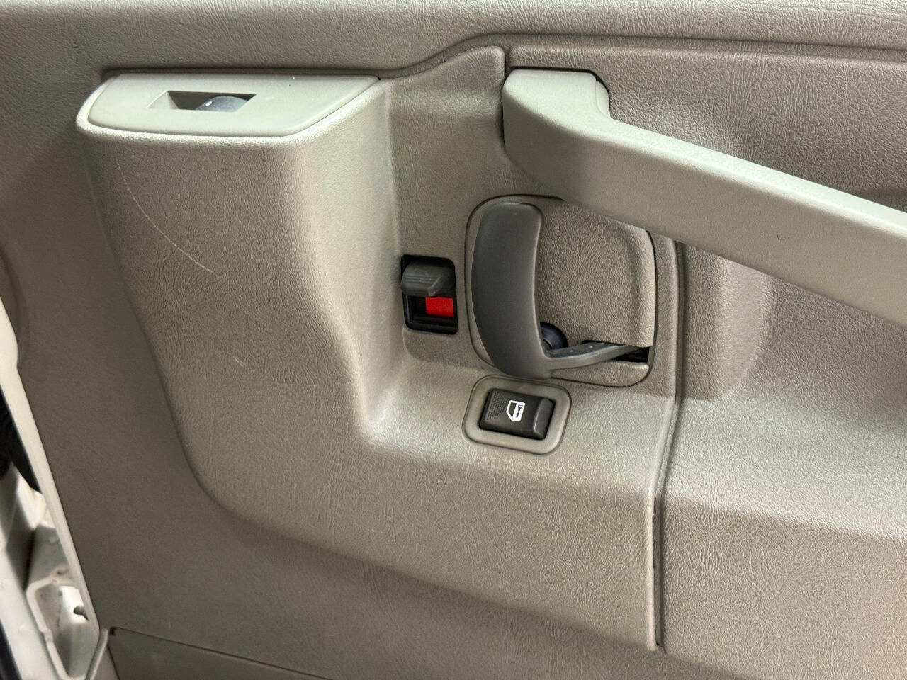 Used 2017 Chevrolet Express 2500 Extended image 43